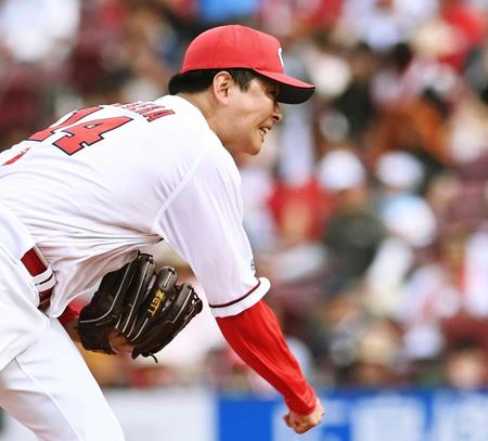 　７回、力強く投げ込む大瀬良