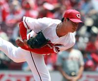 　力投する先発の森