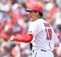 　５回、秋広を空振り三振に打ち取り、雄たけびをあげる森（撮影・田中太一）