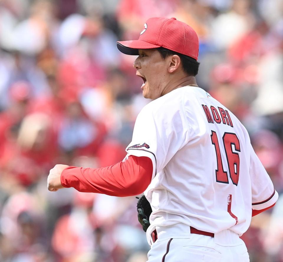 　５回、秋広を空振り三振に打ち取り、雄たけびをあげる森（撮影・田中太一）