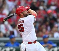 　２回、逆転２ランを放つデビッドソン（撮影・田中太一）