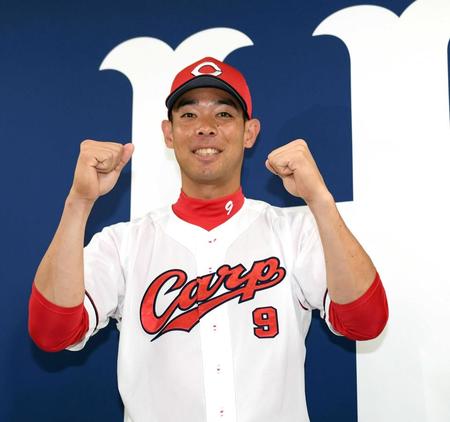 　ファン投票で選出され、笑顔を見せる（撮影・田中太一）