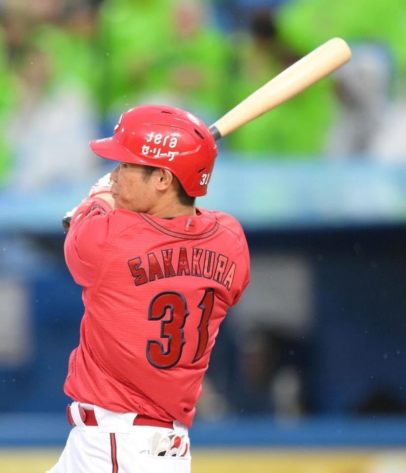 　２回、右越え２ランを放つ坂倉（撮影・伊藤笙子）