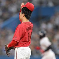 　１回、サンタナに先制３ランを浴びる大瀬良（撮影・伊藤笙子）