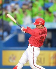カープ坂倉　恩師・小倉前監督の前でＶ弾　試合終了後に深々と一礼、活躍に「ホッとしてます」