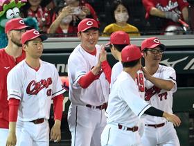 広島・新井監督、首位阪神に勝ち越し「みんな自信にしていい」６回無失点の野村は「完璧でしょ」