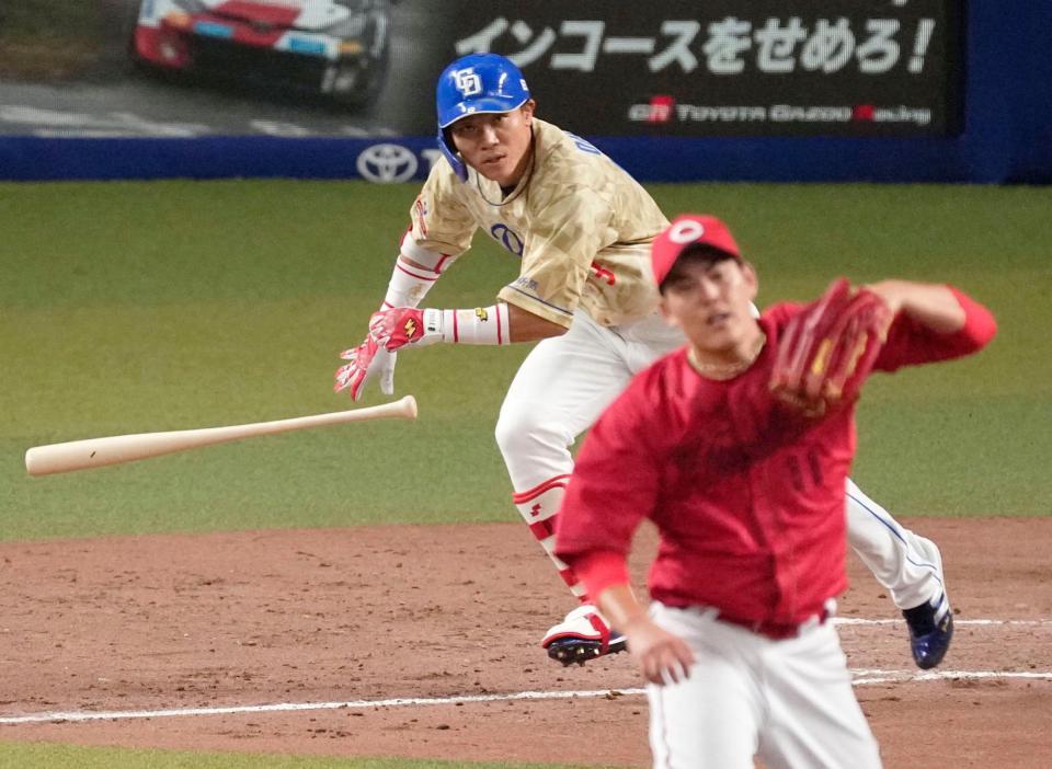　４回、大島が中前に適時打を放つ。投手九里