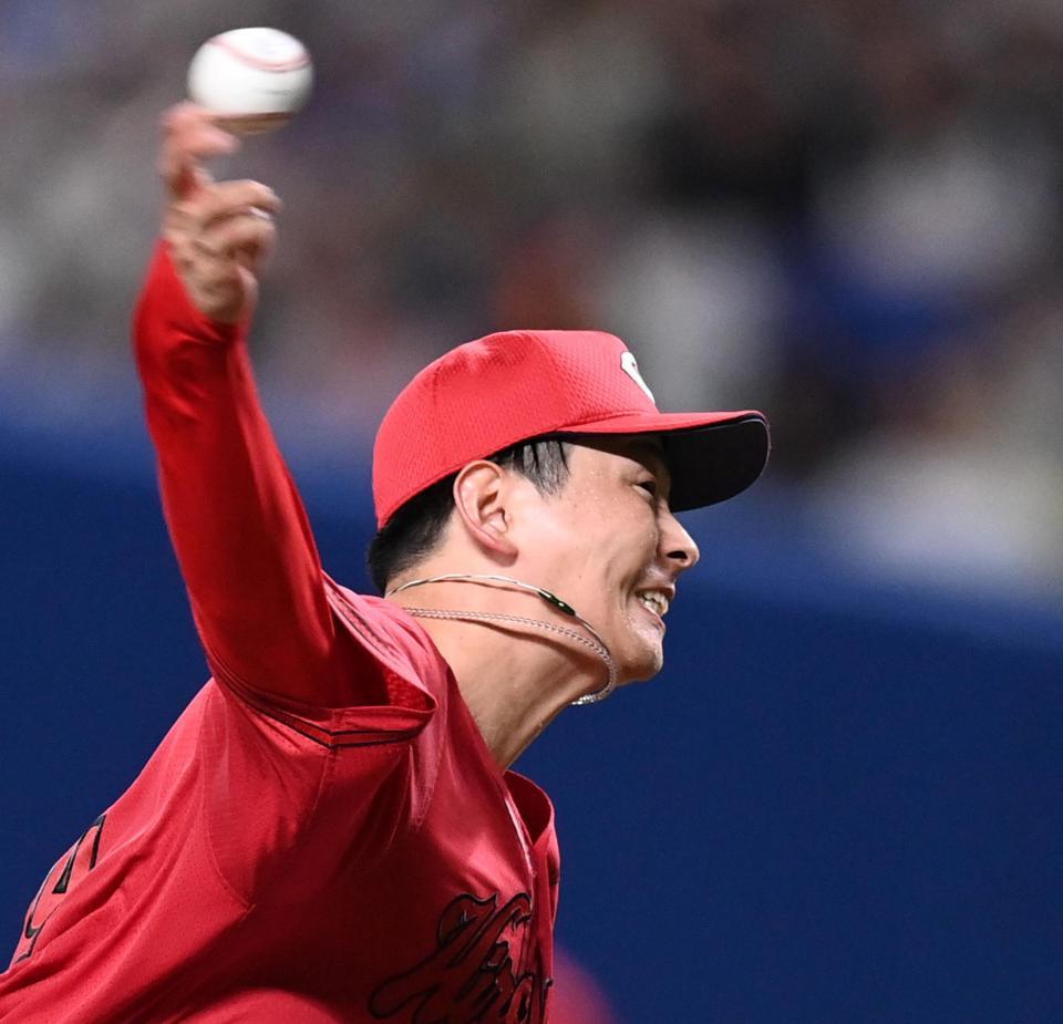 　５回、力を込めて投げ込む大瀬良（撮影・田中太一）