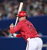 　３回、安打を放つ森（撮影・田中太一）