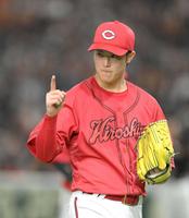 　３回、１死満塁のピンチを併殺で切り抜けた森下