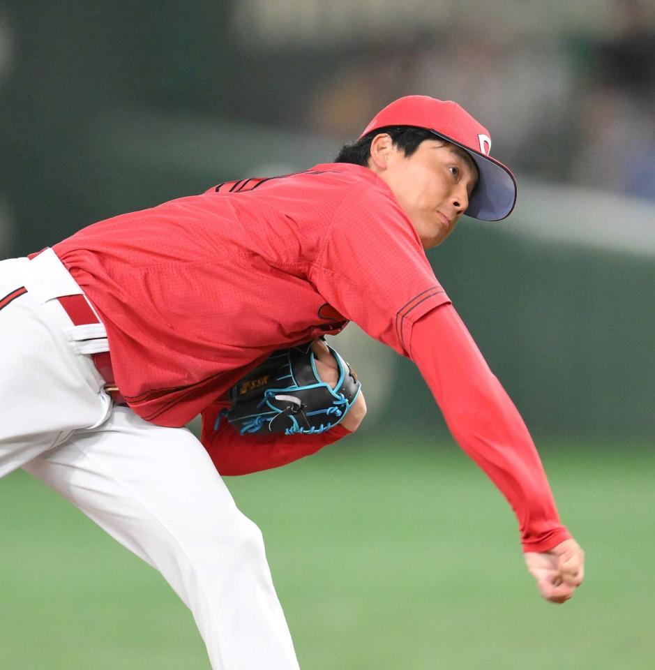 　７回から登板した栗林（撮影・伊藤笙子）