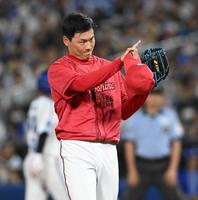 　粘りの投球で無失点に抑えた栗林（撮影・金田祐二）