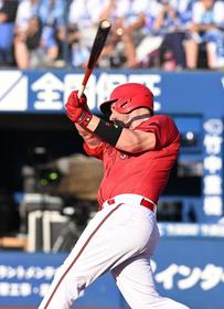 広島　デビッドソンが９号先制２ラン　逆方向の右翼席中段への特大アーチ