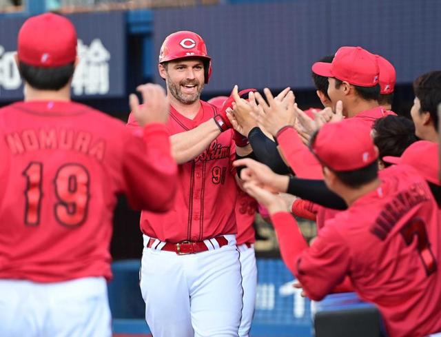 広島　新井監督もガッツポーズ　デビッドソン９号２ランに「いい傾向」　監督も「彼はすごく勤勉」