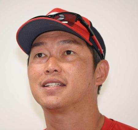 　松田オーナーから前半戦の戦いを高く評価された新井監督