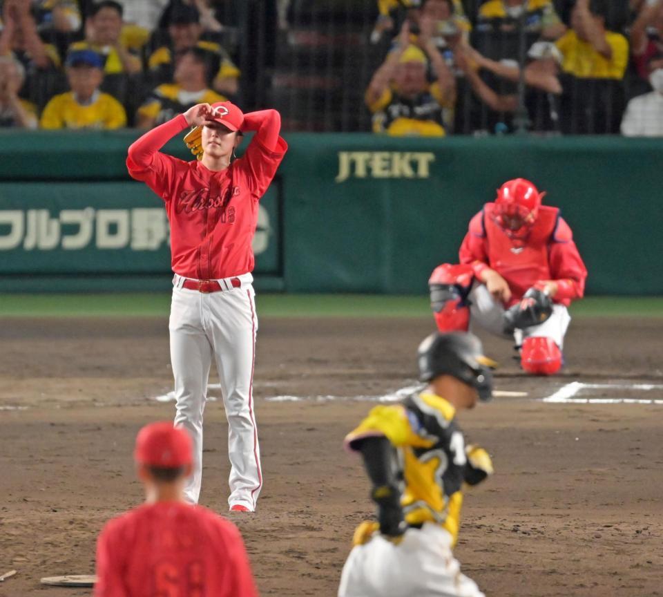 　６回、佐藤輝に勝ち越しソロを浴びる森下（撮影・立川洋一郎）