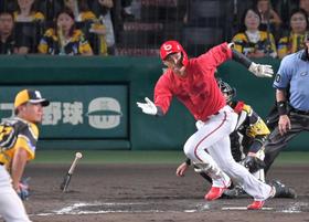 広島・中村奨成　甲子園プロ初安打　１大会最多本塁打新記録の１７年夏から６年「打つことできて良かった」