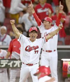 広島　「優勝」が近くに感じる藤井ヘッドの表情