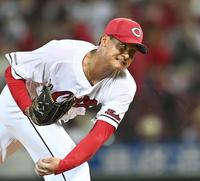 　７回、力強いボールを投げ込み無失点に抑える森（撮影・田中太一）