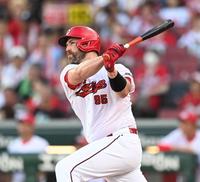 　２回、先制２ランを放つデビッドソン（撮影・田中太一）