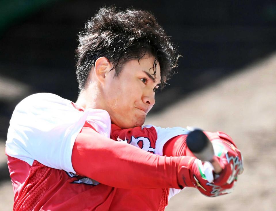 　今季中のプロ初安打を目指しバットを振る田村俊介外野手（撮影・田中太一）