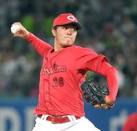 　４回裏にプロ初登板、村上、サンタナ、中村から３者連続三振を奪った益田（撮影・佐藤厚）