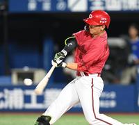 　７回、右前適時打を放つ西川（撮影・金田祐二）