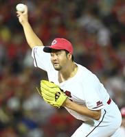 　６回を無失点に抑える中崎