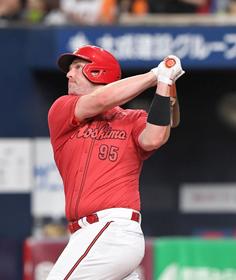 広島　Ｇキラーのデビッドソンがまたもや巨人戦で一発、今月９本目、巨人戦も９本目　４戦４発