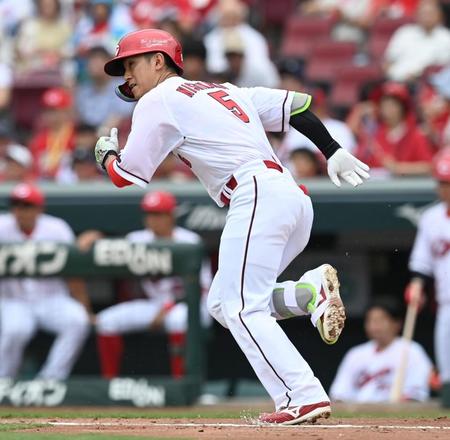 　２回、凡打に倒れ、一塁へ走る西川（撮影・田中太一）