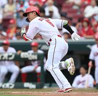 　２回、凡打に倒れ、一塁へ走る西川（撮影・田中太一）