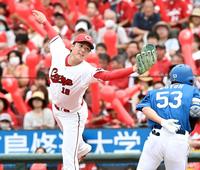 　７回、後藤を一塁ゴロに打ち取り、ベースカバーに入る森下（撮影・田中太一）