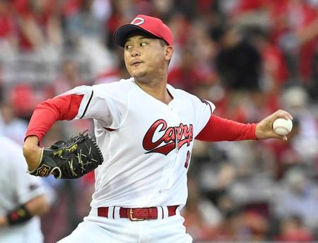 　先発し力投する森