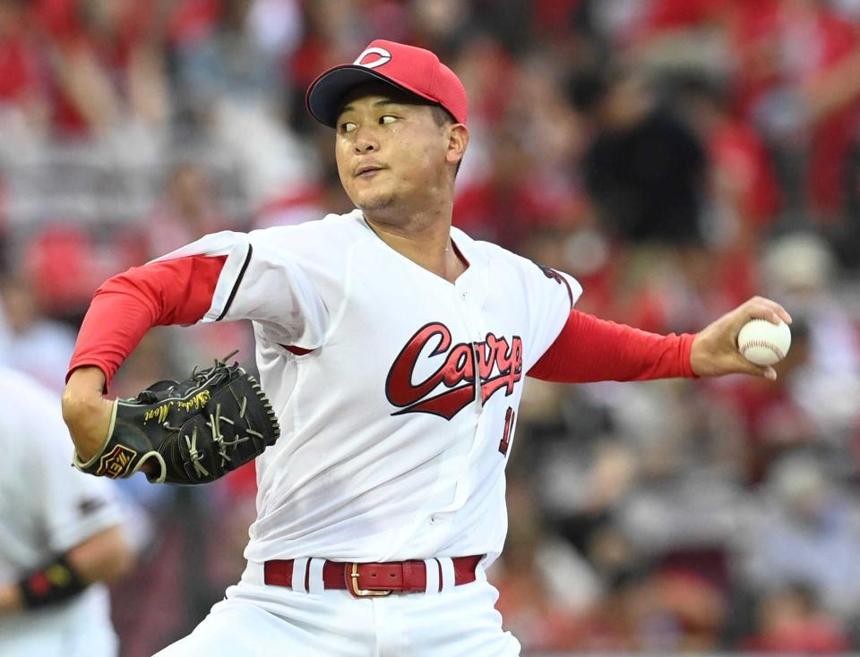 　先発し力投する森