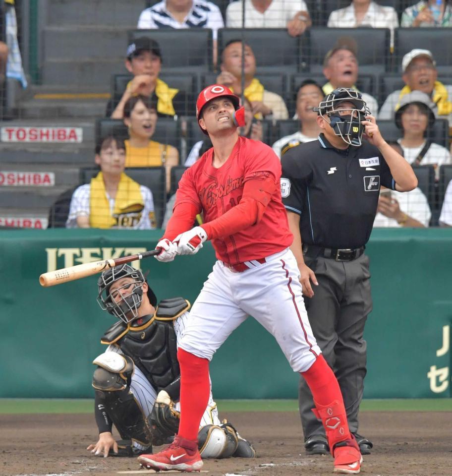 　５回、先制の６号ソロを放つマクブルーム（撮影・神子素慎一）