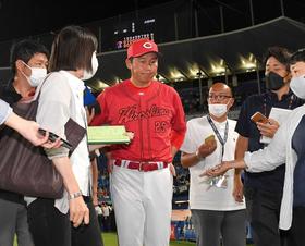 カープ５連敗すべて１得点以下は５７年ぶり不名誉　坂倉１２号で先制も新井監督「采配、起用をしっかり考えたい」