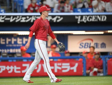 　２回、長岡に２点適時二塁打を浴びた遠藤（撮影・伊藤笙子）