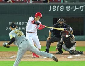 広島・小園　１４日４安打→１５日猛打賞「勝たないといけない」　ＣＳ本拠権獲得へ「仕事しないといけない」