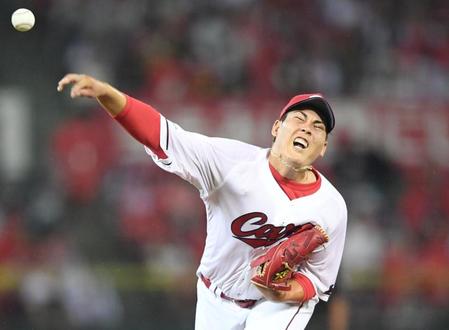 　力投する先発の九里（撮影・中田匡峻）