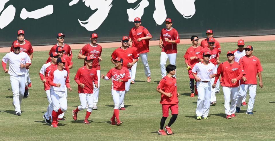 　ＣＳ突破へ向け、広島の全体練習がスタート（撮影・田中太一）