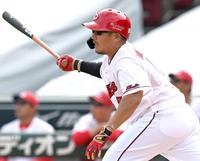 　２回、先制ソロを放つ松山（撮影・田中太一）