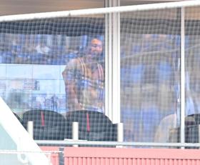 広島　鈴木誠也がマツダスタジアムでＣＳ観戦！ネット騒然「貫禄ありすぎ」中継画面に映し出される