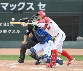 広島　代走・羽月の超絶三盗からスクイズで同点！新井監督がド派手なガッツポーズ　無安打で試合を振り出しに戻す