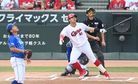広島　代打・末包の一発で追加点「好投の投手２人の代打だったので」新井監督が期待の大砲、右腕突き上げる