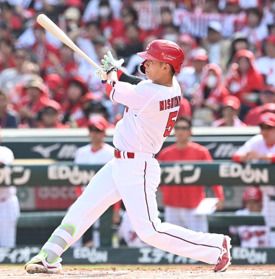 １回、先制ソロを放つ西川（撮影・田中太一）