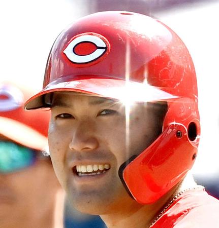 　練習の合間、笑顔を見せる末包（撮影・田中太一）