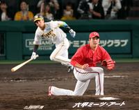 　５回、近本に適時打を許す九里（撮影・山口登）