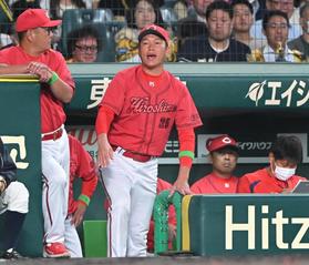 広島　新井監督は韮沢の守備に「ゲッツーを狙いにいったのか確認したい」村上の打球が決勝の適時二塁打に