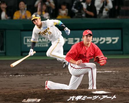 　５回、近本に適時打を許す九里（撮影・山口登）