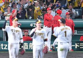 広島　悪夢の３連敗で新井監督１年目が終戦　王者・阪神の前に勢い生み出せず　甲子園で１０連敗フィニッシュ